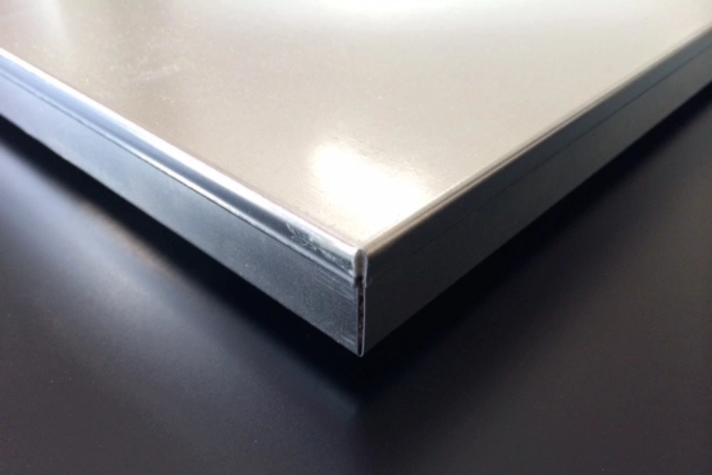 Dalle encapsulée de plancher technique